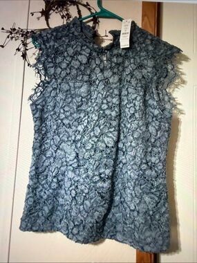 White House Black Market Sleeveless Lace Floral Shell Top - Blue